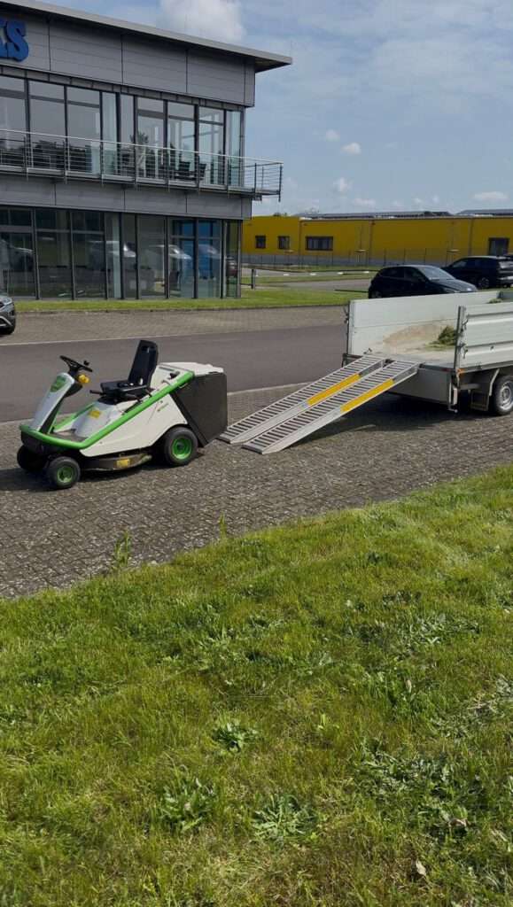 Rasenmähen Köln Industriekunde